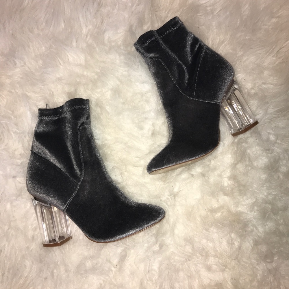 GREY VELVET HEELED BOOTIES